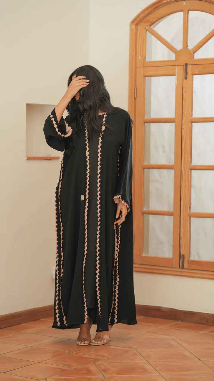 Basic Circles (Black & Beige Abaya)