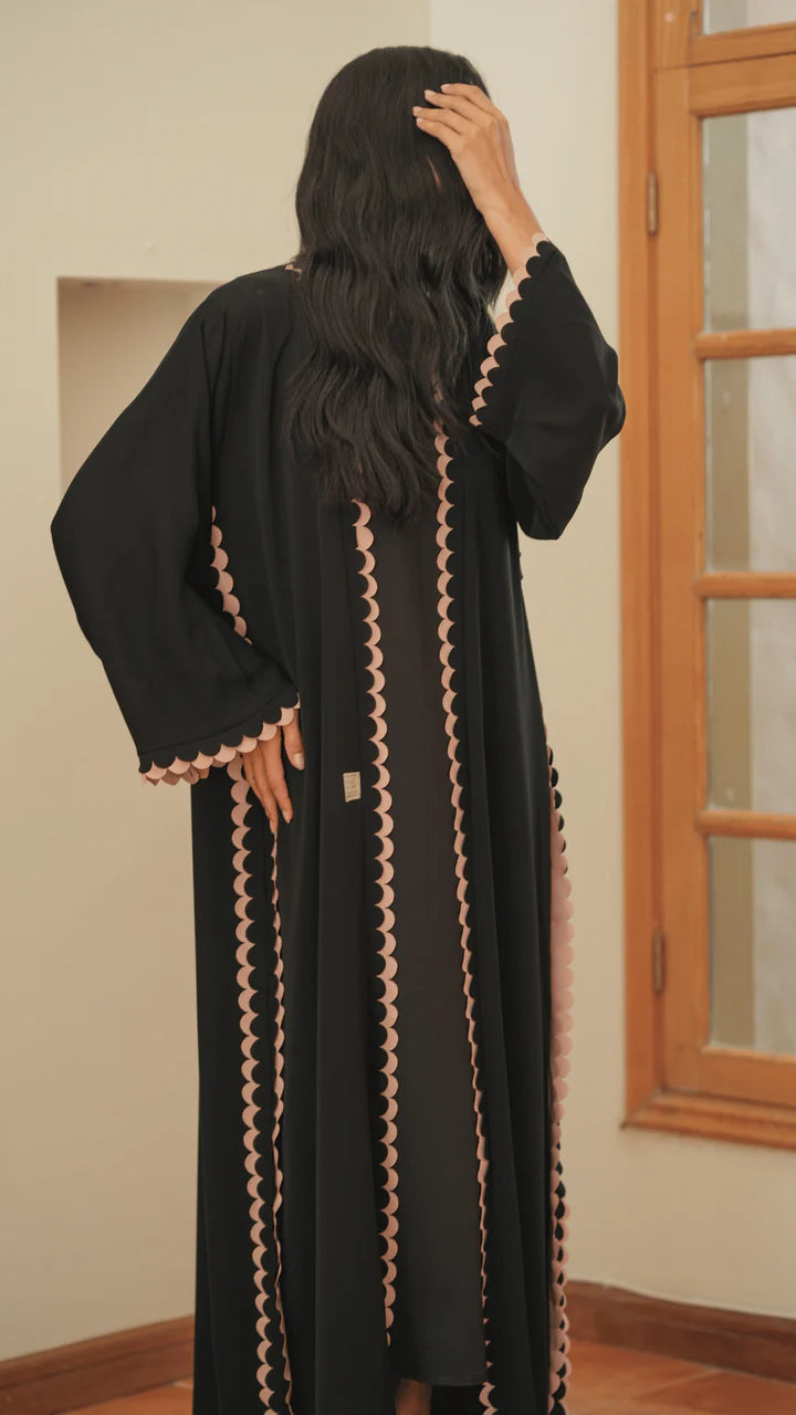 Basic Circles (Black & Beige Abaya)