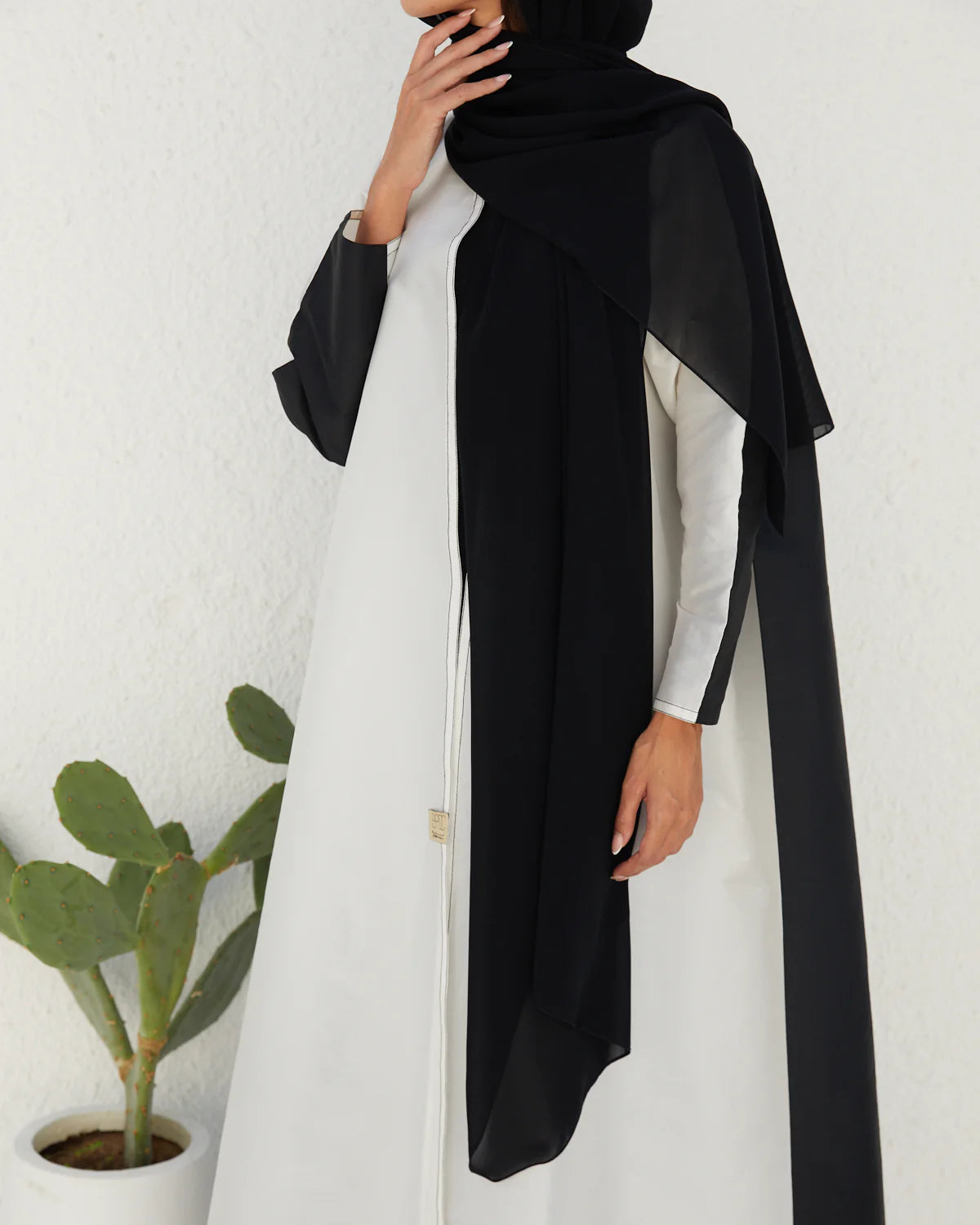 Basic B&W Abaya (A)